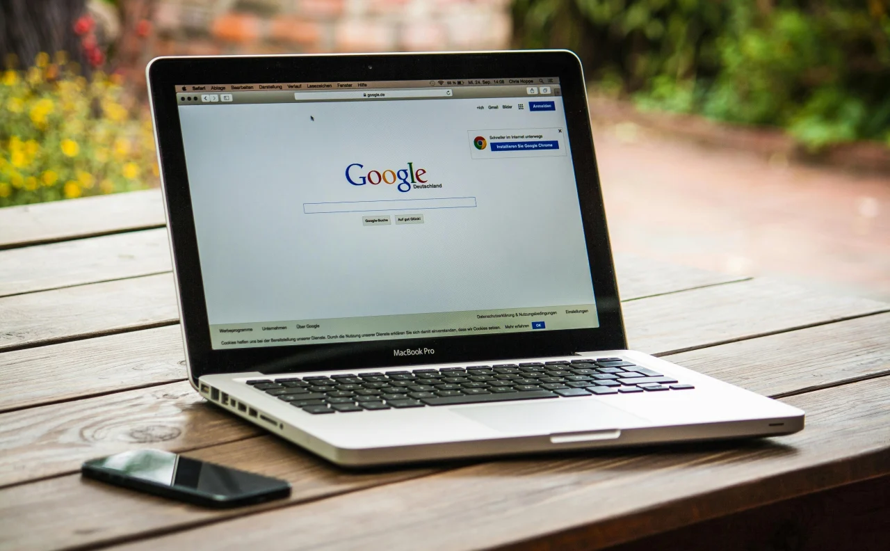 Google Discover : la nouvelle fonction « Suivre » qui dynamise la visibilité des créateurs de contenus sociaux